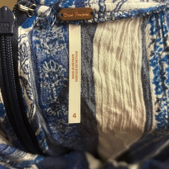 Free People All Shook Up Blue White Jumpsuit Deep V Neck Open Back Boho Size 4 - Picture 8 of 8